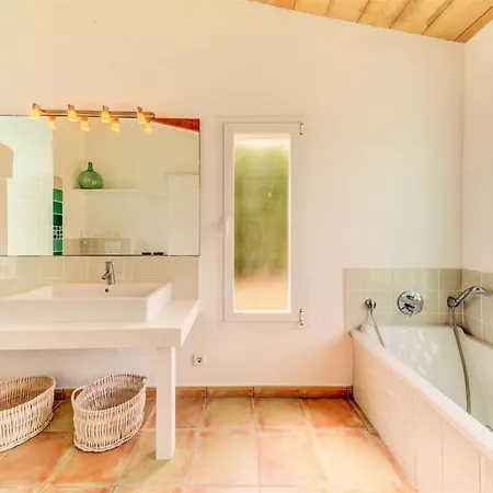 Villa Sleeps 4 Pool Air Con Wifi T400553