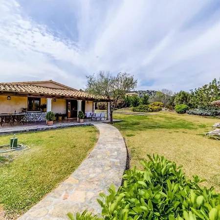 Sleeps 4 Pool Air Con Wifi T400553
