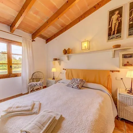 Sleeps 4 Pool Air Con Wifi T400553