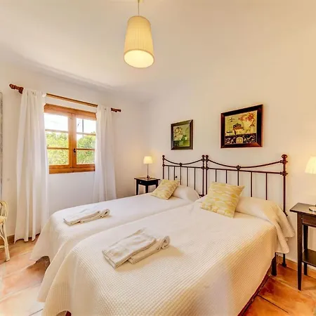 Sleeps 4 Pool Air Con Wifi T400553 * Pollenca
