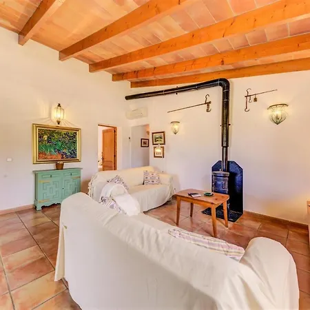 Sleeps 4 Pool Air Con Wifi T400553